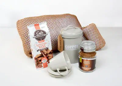 Ürünlerin çizilmesini önleyen ve şık görünüm sağlayan Geami Wrappak Ex Mini paketleme süreci