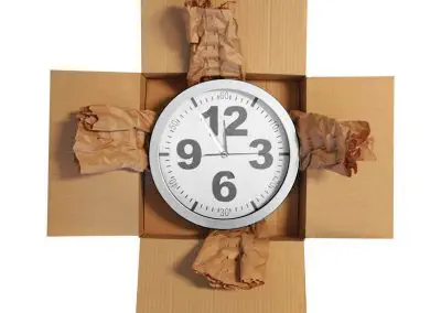 Z-şeklinde katlanmış kağıt paketleri ve yapışkan şeritli pratik yükleme sistemi ile PadPak LC